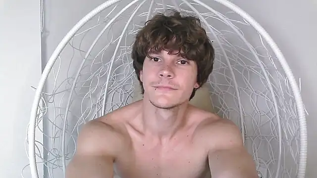 Eric Crush online show from July 20, 2026, 4:05 am