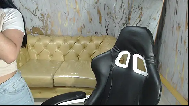 lia x a online show from June 10, 2026, 1:10 pm