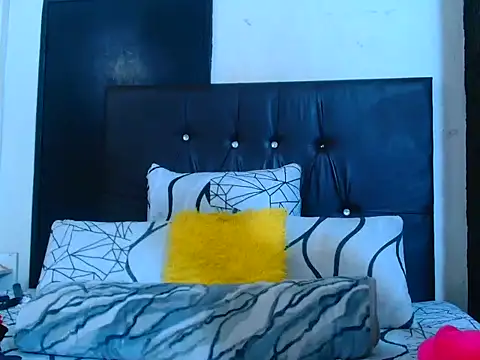 sexybitchh22 online show from June 13, 2026, 6:17 pm