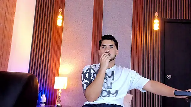 Snapshot of luciano_vitale chatting on July 18, 2026, 12:09 pm luciano vitale online show from July 18, 2026, 12:09 pm
