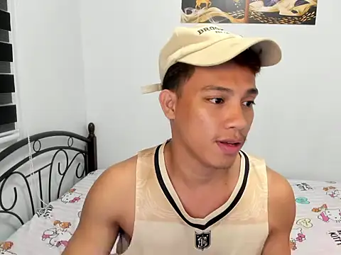 urfucker vinz online show from June 17, 2026, 12:18 pm