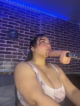 Snapshot of emma_bdsm_ chatting on June 4, 2026, 5:02 am emma bdsm online show from June 4, 2026, 5:02 am