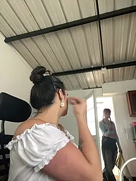 Snapshot of Kloenovoa- chatting on June 8, 2026, 1:44 pm Kloenovoa- online show from June 8, 2026, 1:44 pm