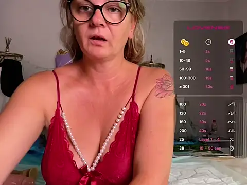 Snapshot of DirtyMarie80 chatting on July 17, 2026, 2:56 pm DirtyMarie80 online show from July 17, 2026, 2:56 pm