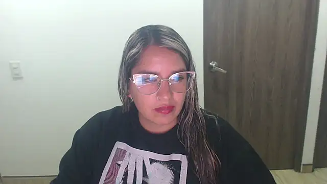 Snapshot of camivilla393140 chatting on July 15, 2026, 3:01 am camivilla393140 online show from July 15, 2026, 3:01 am