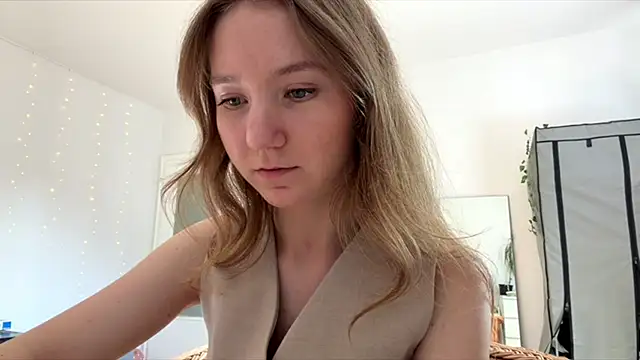 Snapshot of smalllisa chatting on June 17, 2026, 4:08 pm smalllisa online show from June 17, 2026, 4:08 pm