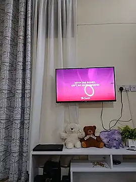 Sweet-Hennessy online show from June 24, 2026, 8:41 pm