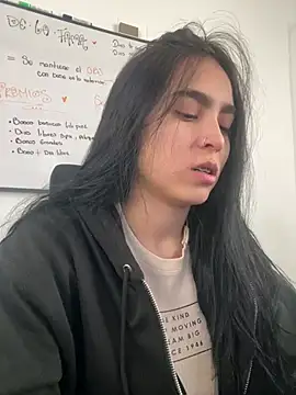 Sara fernandez- online show from June 25, 2026, 1:48 pm