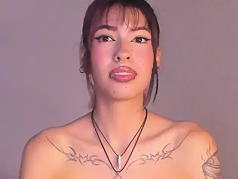 Snapshot of EvaBenely_ chatting on June 29, 2026, 5:35 am EvaBenely online show from June 29, 2026, 5:35 am