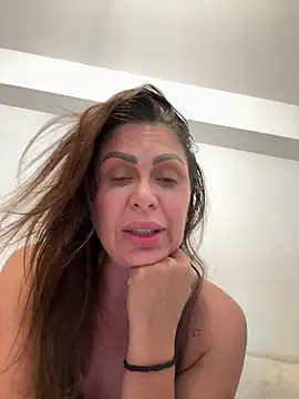 Snapshot of Evelyn_Anya chatting on June 9, 2026, 9:26 pm Evelyn Anya online show from June 9, 2026, 9:26 pm