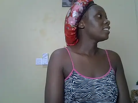 Snapshot of sweetjuana chatting on July 7, 2026, 3:27 pm sweetjuana online show from July 7, 2026, 3:27 pm