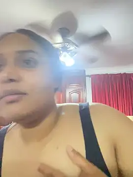 mamilinda011 online show from June 4, 2026, 10:49 pm