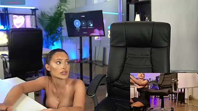 BabesGoWild online show from July 8, 2026, 5:01 am