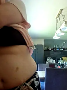 GoldenWifee online show from June 18, 2026, 8:58 am