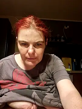 GoldenWifee online show from July 10, 2026, 4:06 am
