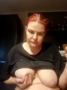 GoldenWifee online show from July 14, 2026, 4:17 am