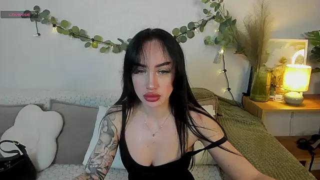 MayaGlamour online show from June 10, 2026, 12:15 pm