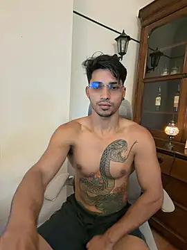 Snapshot of David_Tresh5 chatting on June 14, 2026, 8:22 pm David Tresh5 online show from June 14, 2026, 8:22 pm