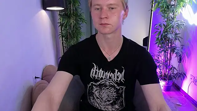 Snapshot of softdeutch chatting on June 6, 2026, 10:03 pm softdeutch online show from June 6, 2026, 10:03 pm