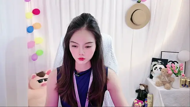 Snapshot of Ella-008 chatting on June 11, 2026, 5:05 am Ella-008 online show from June 11, 2026, 5:05 am