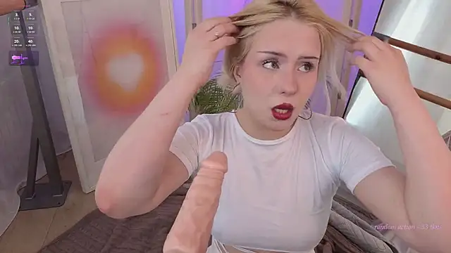 Snapshot of BlondeCrush__ chatting on June 7, 2026, 2:21 pm BlondeCrush online show from June 7, 2026, 2:21 pm