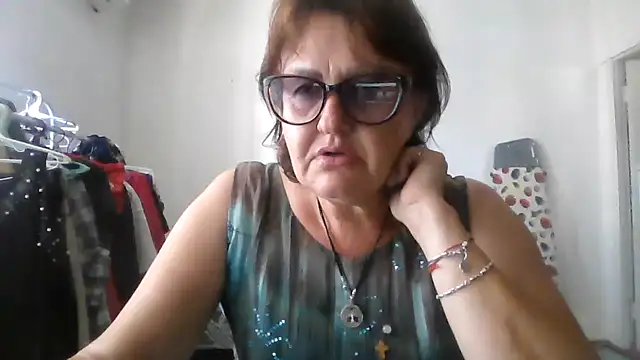 Snapshot of ErikaXShine chatting on July 24, 2026, 12:25 pm ErikaXShine online show from July 24, 2026, 12:25 pm