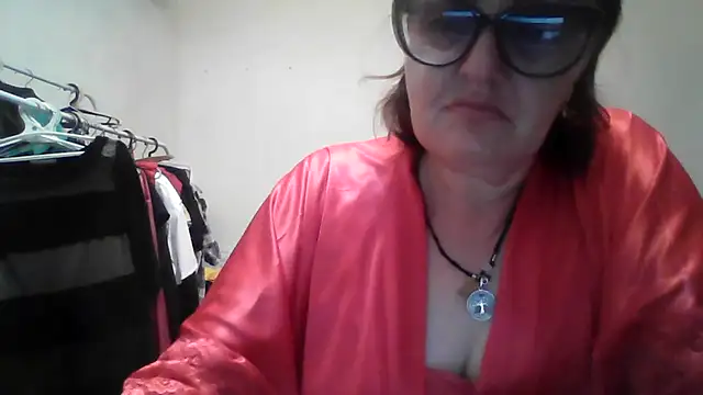 Snapshot of ErikaXShine chatting on July 25, 2026, 8:17 pm ErikaXShine online show from July 25, 2026, 8:17 pm