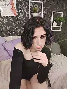 MickeQuinee online show from June 7, 2026, 10:41 am