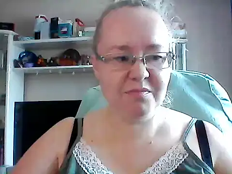 Snapshot of Viola27 chatting on June 12, 2026, 6:45 am Viola27 online show from June 12, 2026, 6:45 am