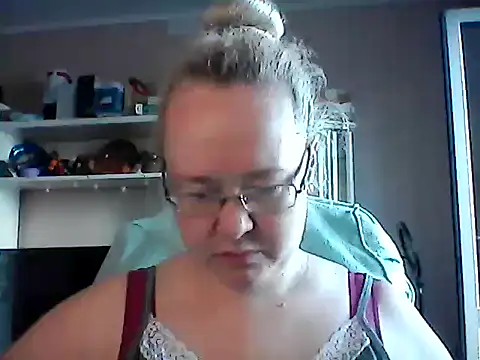 Snapshot of Viola27 chatting on June 30, 2026, 10:49 am Viola27 online show from June 30, 2026, 10:49 am