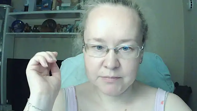 Snapshot of Viola27 chatting on July 6, 2026, 4:42 pm Viola27 online show from July 6, 2026, 4:42 pm