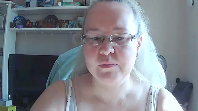 Snapshot of Viola27 chatting on July 9, 2026, 2:15 am Viola27 online show from July 9, 2026, 2:15 am