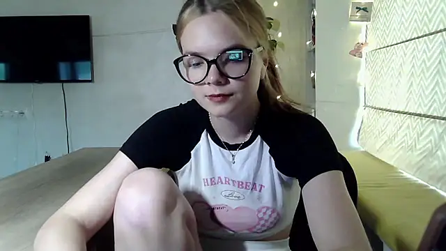 AvrilGillig online show from June 21, 2026, 2:19 pm