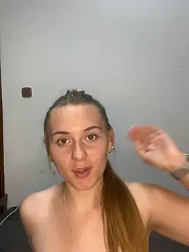 FlirtySophiaa online show from June 18, 2026, 10:58 pm