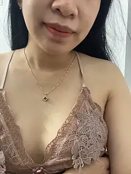 KieuLinh2k4 online show from June 7, 2026, 5:49 pm
