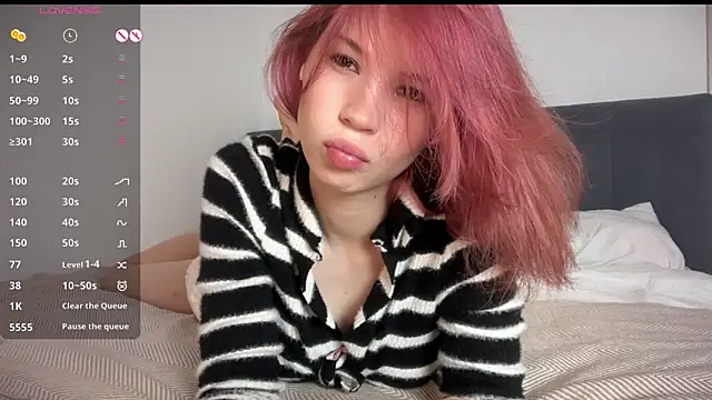 Snapshot of delannalune chatting on June 17, 2026, 1:56 pm delannalune online show from June 17, 2026, 1:56 pm