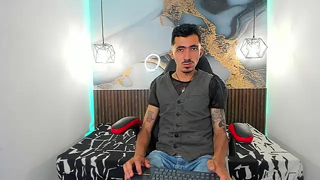 Snapshot of DylanAnderson1 chatting on July 18, 2026, 8:45 pm DylanAnderson1 online show from July 18, 2026, 8:45 pm