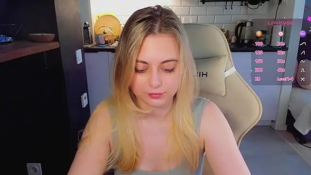 Snapshot of blonde_kellyy chatting on June 23, 2026, 3:37 am blonde kellyy online show from June 23, 2026, 3:37 am
