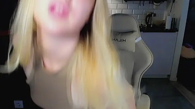 Snapshot of blonde_kellyy chatting on June 25, 2026, 11:04 am blonde kellyy online show from June 25, 2026, 11:04 am