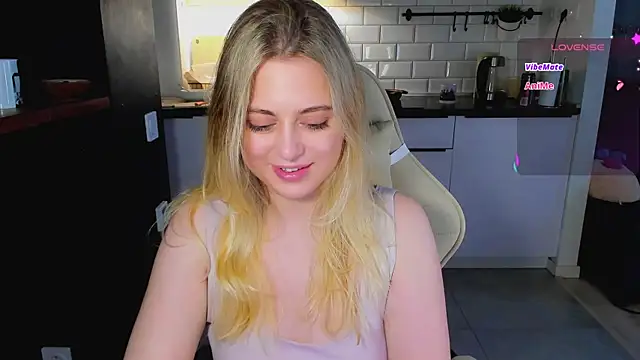 Snapshot of blonde_kellyy chatting on June 26, 2026, 7:35 am blonde kellyy online show from June 26, 2026, 7:35 am
