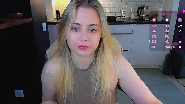Snapshot of blonde_kellyy chatting on July 3, 2026, 5:14 am blonde kellyy online show from July 3, 2026, 5:14 am