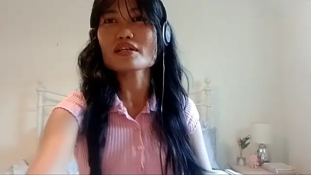 MichelEdland online show from June 17, 2026, 1:45 pm