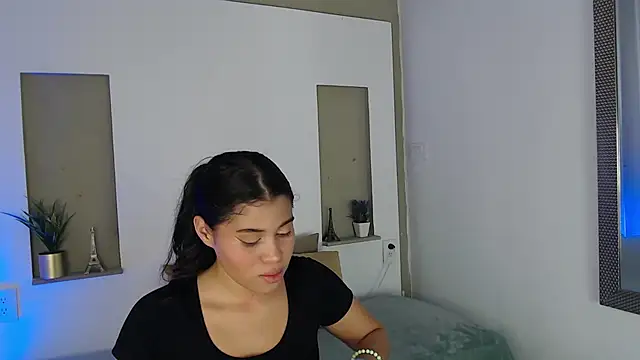 Snapshot of Kitty_Desire2 chatting on June 12, 2026, 12:59 pm Kitty Desire2 online show from June 12, 2026, 12:59 pm