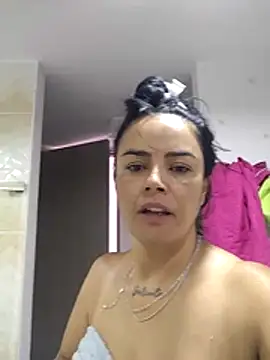 Juanita6908 online show from June 19, 2026, 2:43 pm