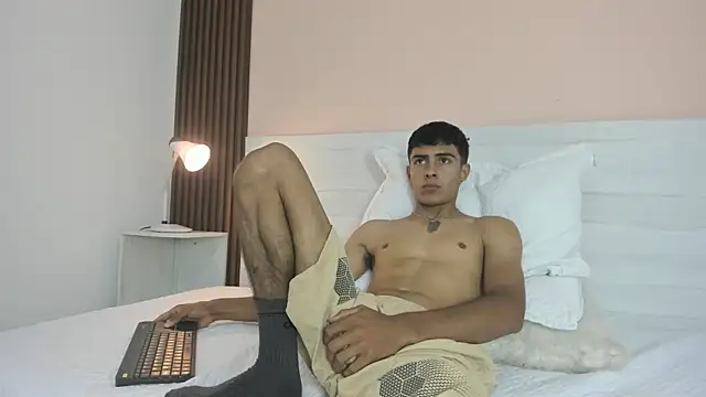 Snapshot of Bruno_fox chatting on July 15, 2026, 9:31 pm Bruno fox online show from July 15, 2026, 9:31 pm