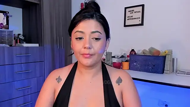 Snapshot of LauraToro_ chatting on June 21, 2026, 9:34 am LauraToro online show from June 21, 2026, 9:34 am