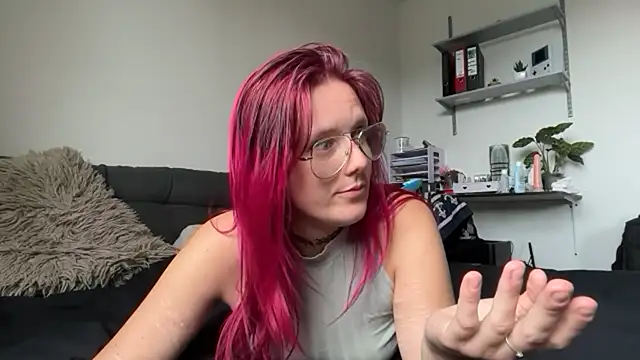 Snapshot of LeaLoveXXX chatting on July 6, 2026, 7:05 am LeaLoveXXX online show from July 6, 2026, 7:05 am