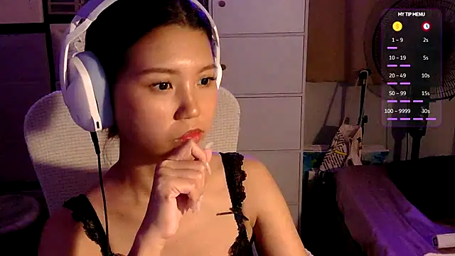 Snapshot of urgrl_portia chatting on June 19, 2026, 12:09 pm urgrl portia online show from June 19, 2026, 12:09 pm
