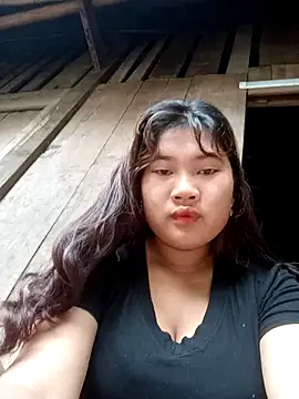 Emelyzz online show from June 18, 2026, 2:12 am