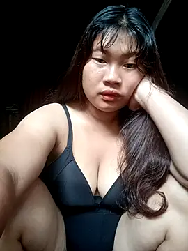 Emelyzz online show from July 16, 2026, 4:51 am
